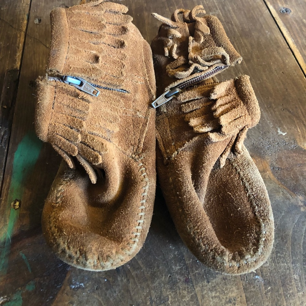 Minnetonka Double Fringe side zip kids bootie